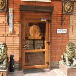 Отель Золотой Лев - вход на ресепшн