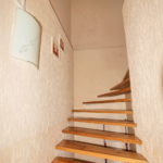 Двухэтажный коттедж, лестница